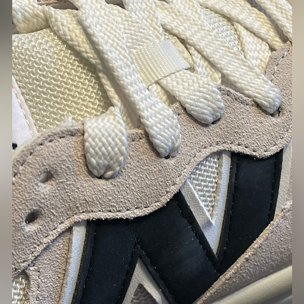 New Balance Cream and Black Sneakers - Picture 8 of 8